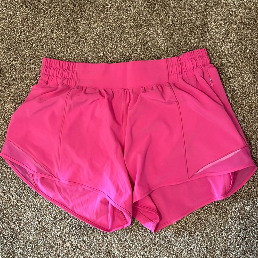 Lululemon hotty hot size 10 low rise 2.5in NWOT